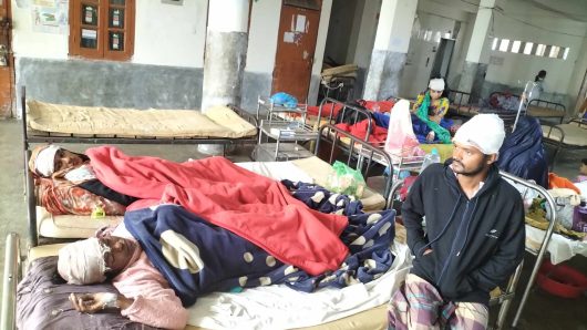 বাকেরগঞ্জে তুচ্ছ ঘটনায় একই পরিবারের পাঁচজনকে কুপিয়ে জখমের অভিযোগ 