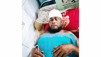 নলছিটির দপদপিয়ায় থানায় অভিযোগ দেয়াকে কেন্দ্র করে বাদীকে কুপিয়ে জখম