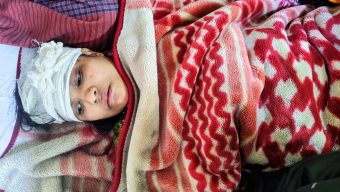 গৌরনদীতে তুচ্ছ ঘটনায় গৃহবধূকে কুপিয়ে হত্যা চেষ্টা, হাসপাতালে ভর্তি