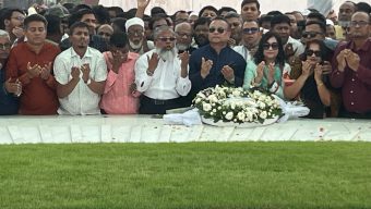 জিয়ার মাজারে শ্রদ্ধা নিবেদন করলেন প্রধানমন্ত্রীর স্বাস্থ্য বিষয়ক বিশেষ সহকারী ড. জিয়াউদ্দীন হায়দার