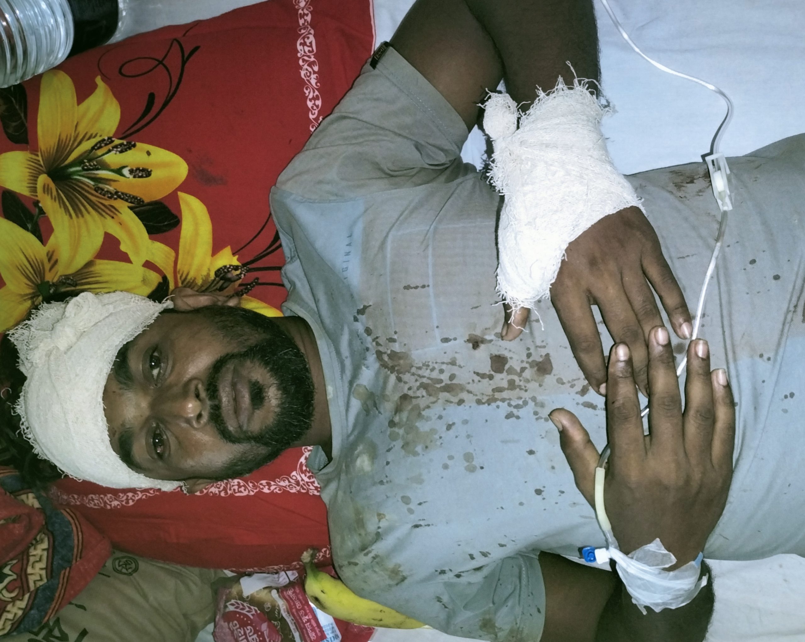 কলাপাড়ায় পূর্ব শত্রুতার জের ধরে ব্যবসায়ীকে কুপিয়ে জখম