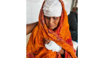 কাজিরহাট থানা এলাকায় পূর্ব শত্রুতার জের ধরে এক নারীকে কুপিয়ে জখম 