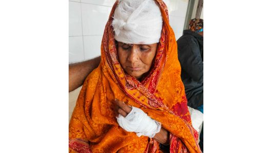 কাজিরহাট থানা এলাকায় পূর্ব শত্রুতার জের ধরে এক নারীকে কুপিয়ে জখম 