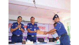ভালো কাজের পুরস্কার   পেলেন এস আই ইয়াসির 