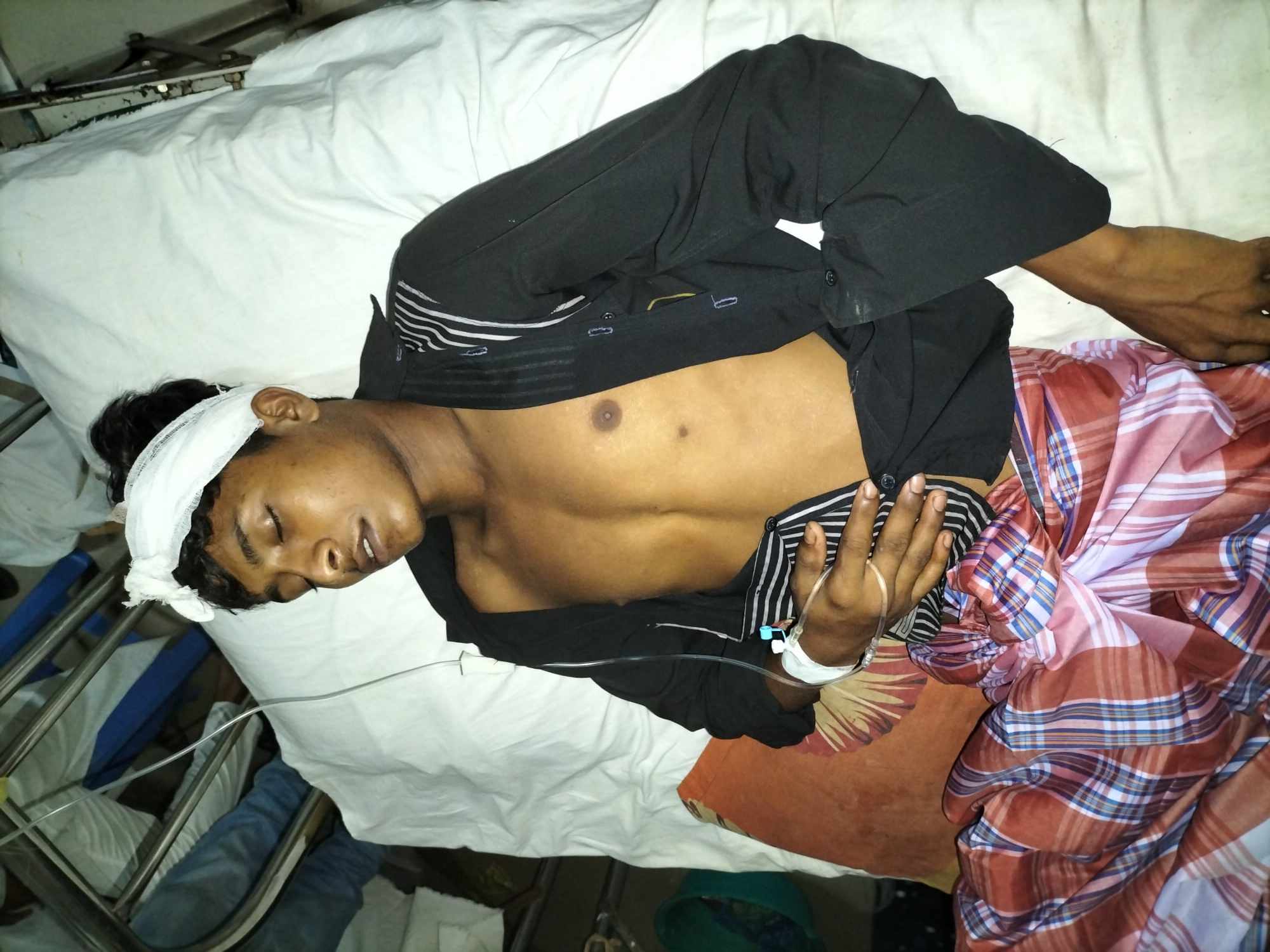 মঠবাড়িয়ায় তুচ্ছ ঘটনার জের, আহত- ১