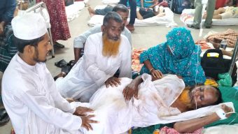 হিজলায় ব্যবসায়ীকে আটকিয়ে হাত-পা বেঁধে নির্যাতন, ২ লাখ টাকা ছিনতাই 