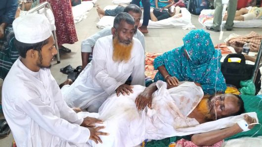 হিজলায় ব্যবসায়ীকে আটকিয়ে হাত-পা বেঁধে নির্যাতন, ২ লাখ টাকা ছিনতাই 