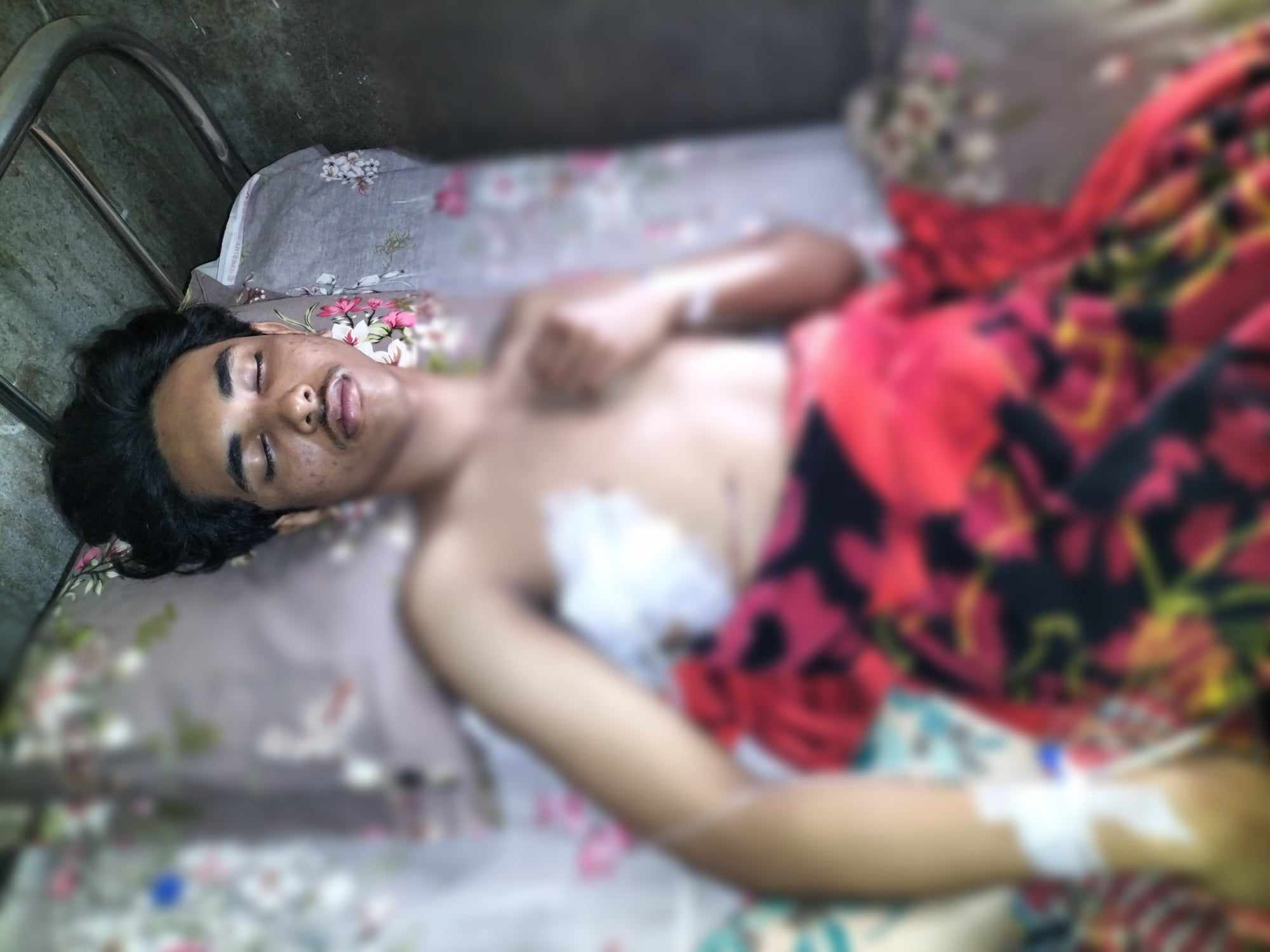 কলাপাড়ায় কিশোর গ্যাং সন্ত্রাসীদের হামলায় রক্তাক্ত শিক্ষার্থী রিফাত শেবাচিমে