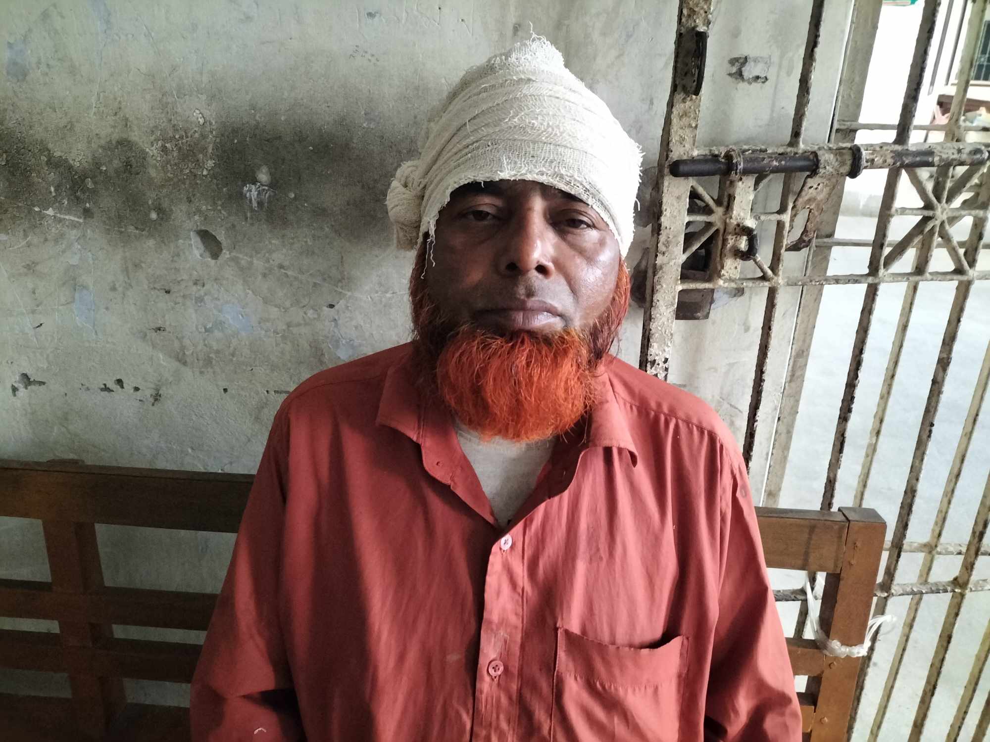 বরিশাল চাদপাশায় বাবা ও ছেলেকে কুপিয়ে- পিটিয়ে জখমের অভিযোগ 