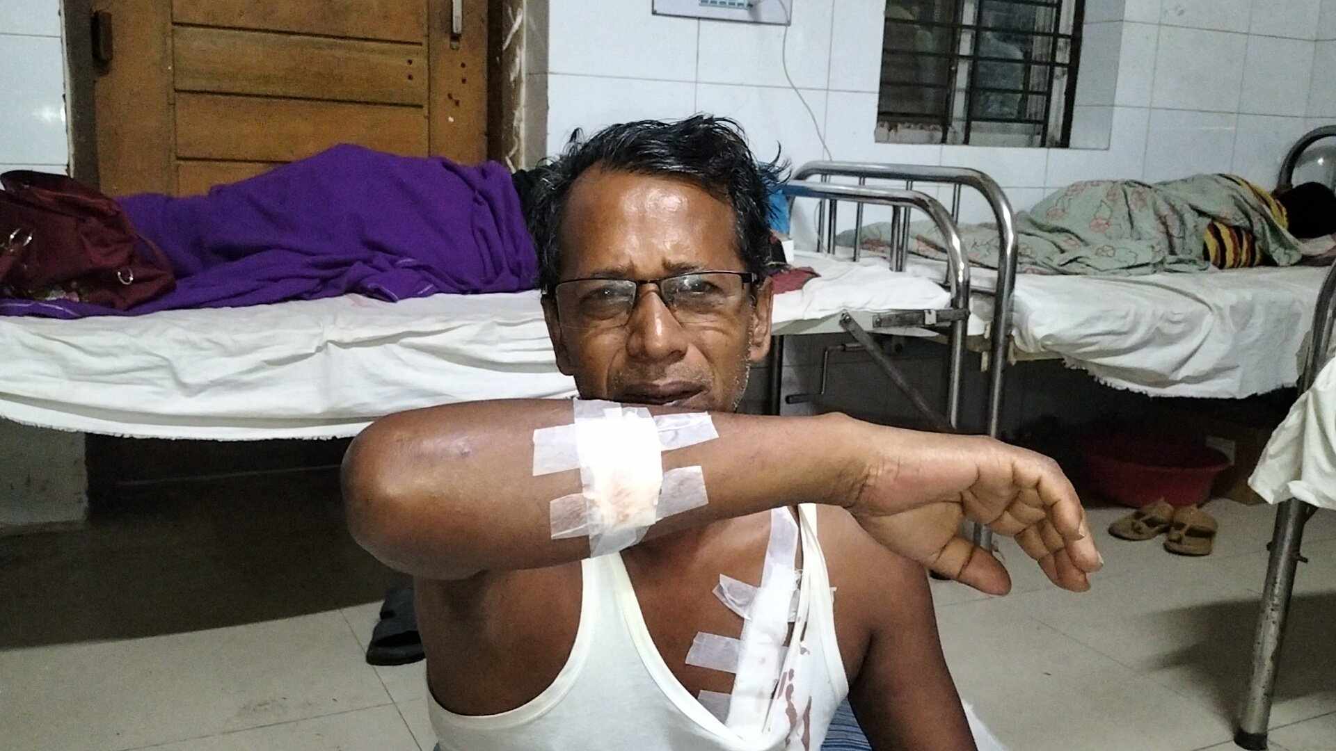 পটুয়াখালীতে ব্যবসায়ীকে অপহরণের চেষ্টায় কুপিয়ে জখমের অভিযোগ 