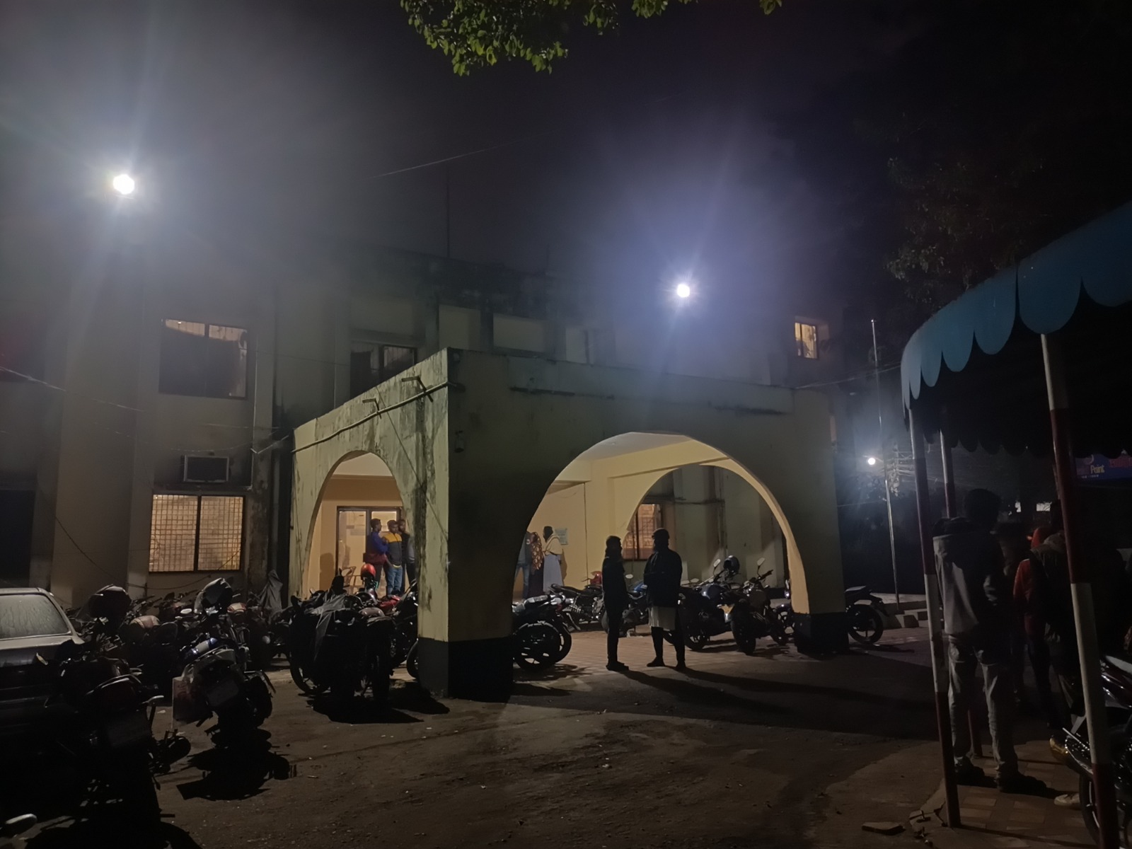 বরিশালে বিএনপির দুই নেতার বাসায় হামলা