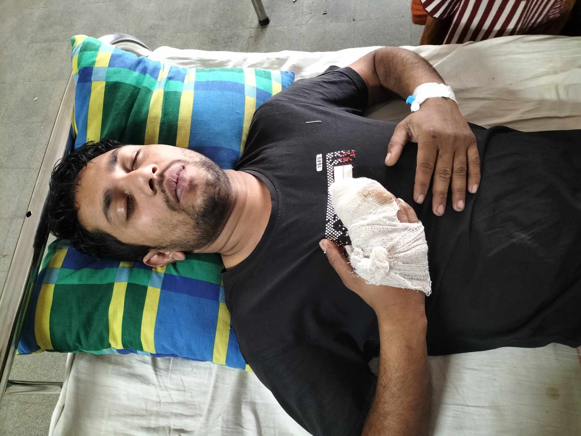 বরিশাল নগরীতে ইলেকট্রিক্যাল মিস্ত্রিকে দু,দফায় হামলার অভিযোগ