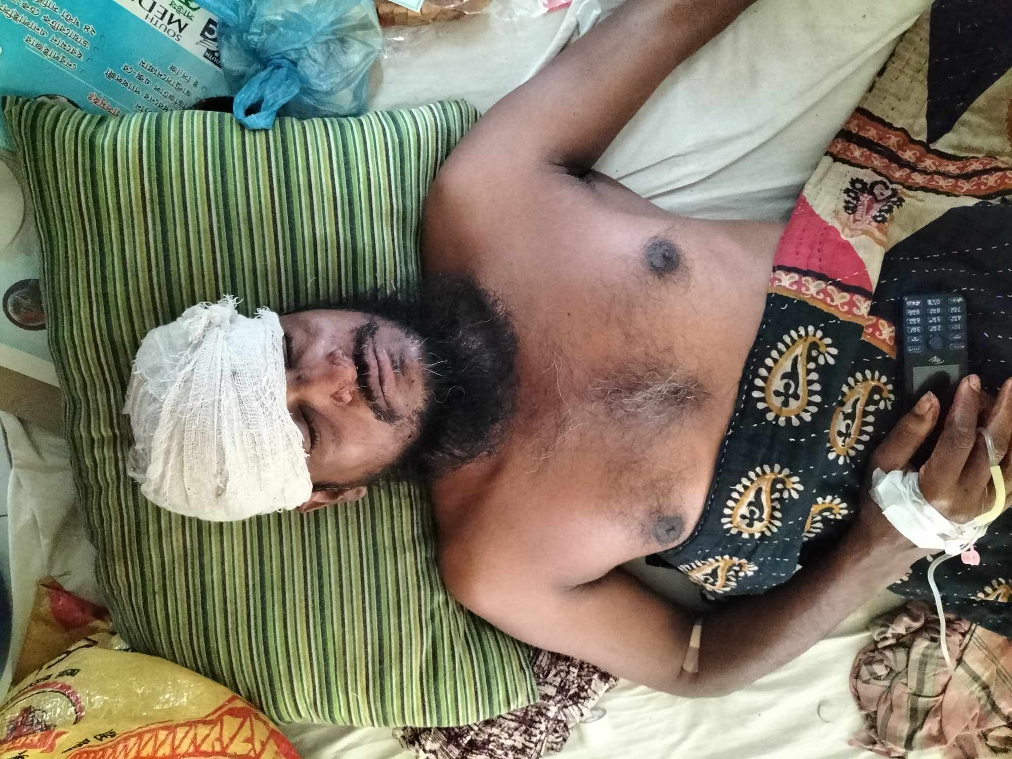 বরিশাল শায়েস্তাবাদে তুচ্ছ ঘটনার জের, আহত- ১