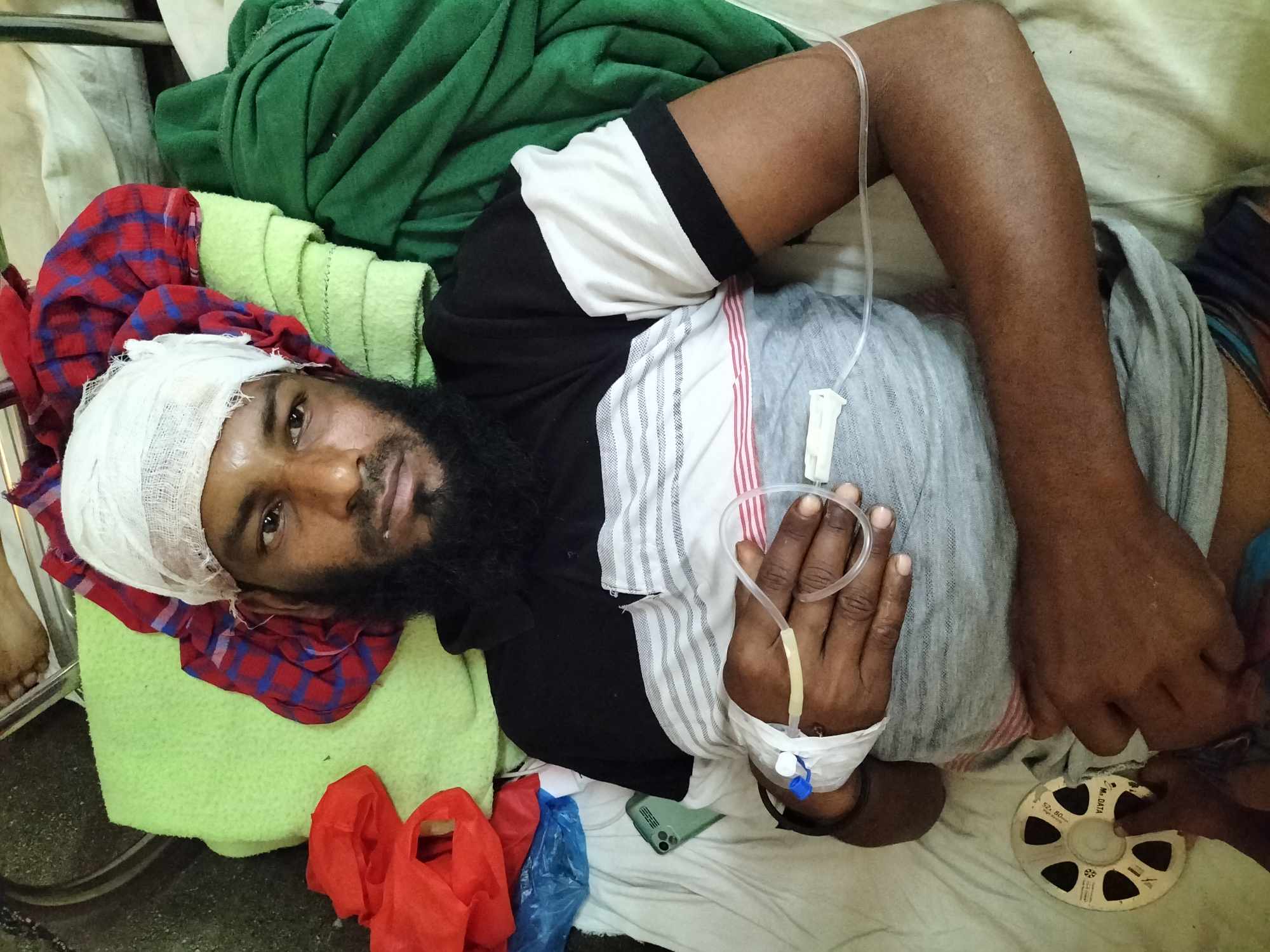 বাউফলে জমি নিয়ে দ্বন্দ্ব শাশুড়ি, জামাই সহ আহত- ৫