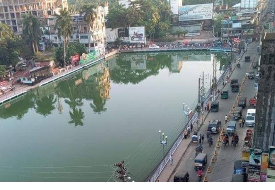 বরিশাল বিবির পুকুর পাড়ে সরকারি জমি দখলের পায়তারা, বিভাগীয় কমিশনের বরাবর অভিযোগ