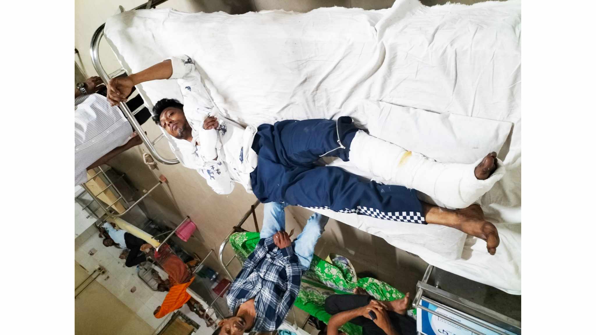 বরিশাল চাঁদার দাবিতে ড্রেজার ব্যবসায়ীকে কুপিয়ে পিটিয়ে আহতের অভিযোগ 