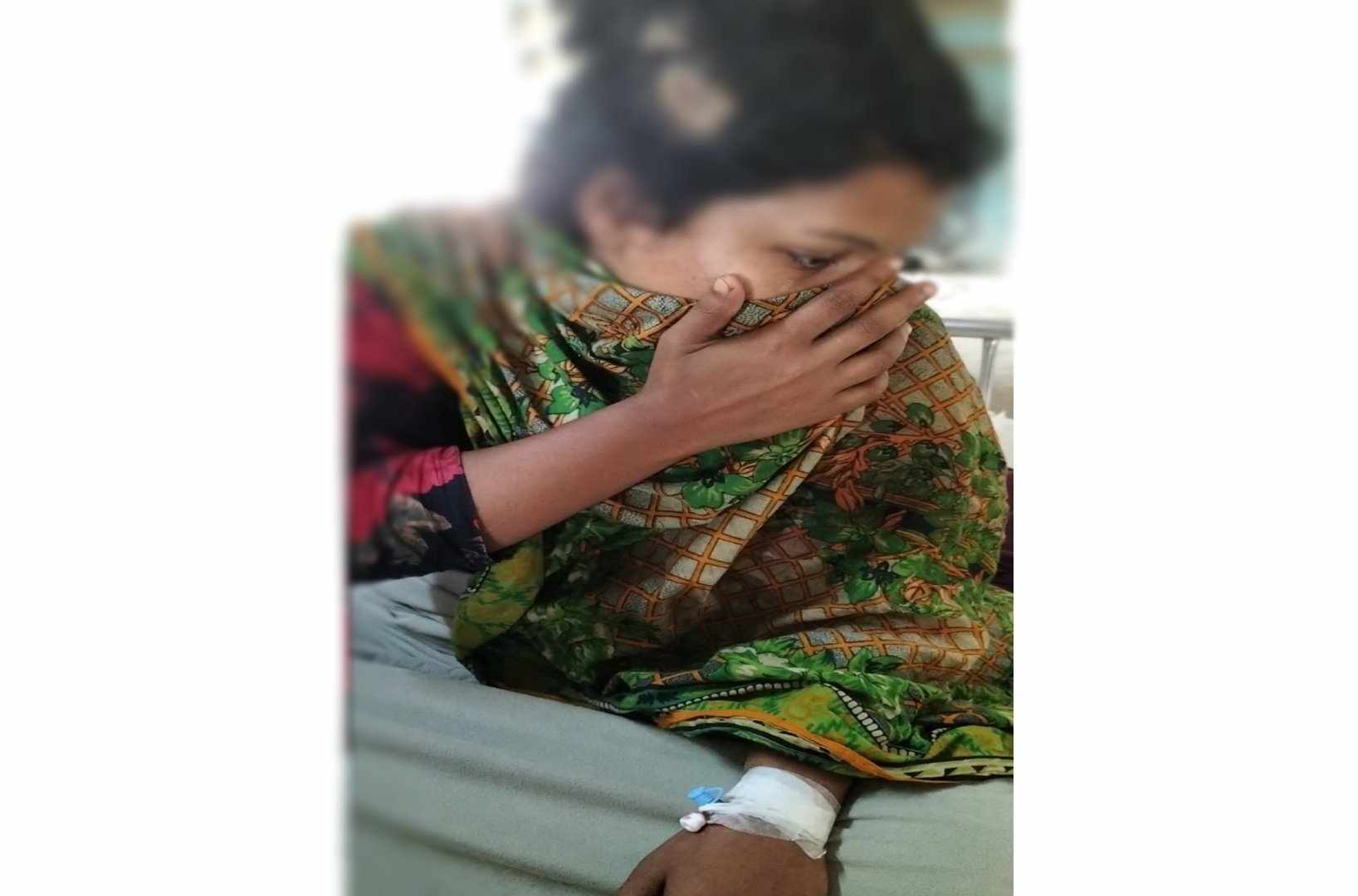 থানায় মামলার অভিযোগ দিয়ে ফেরার পথে নারীকে কুপিয়ে রক্তাক্ত 