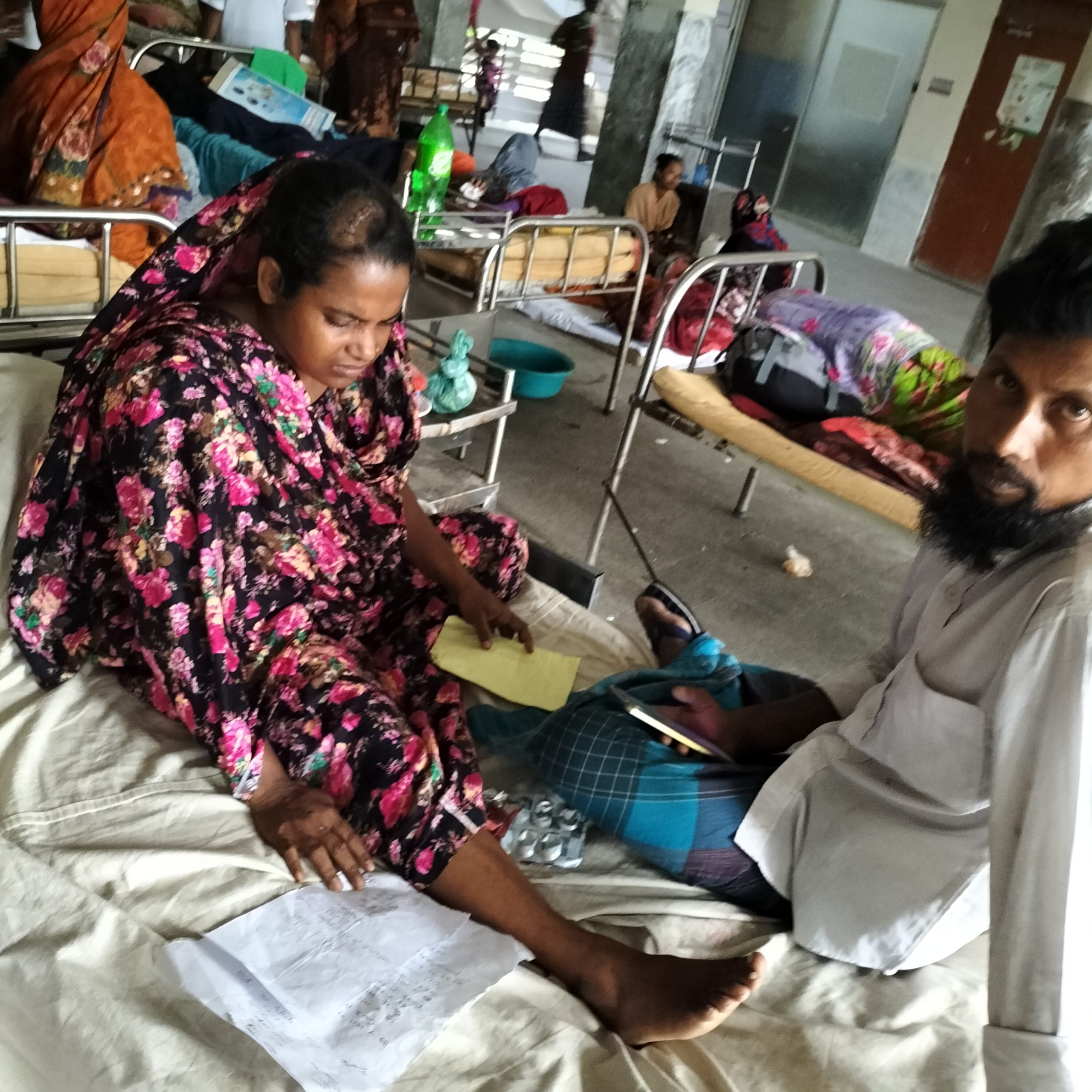 মির্জাগঞ্জে নারী সহ ৩ জনকে  কুপিয়ে পিটিয়ে জখম