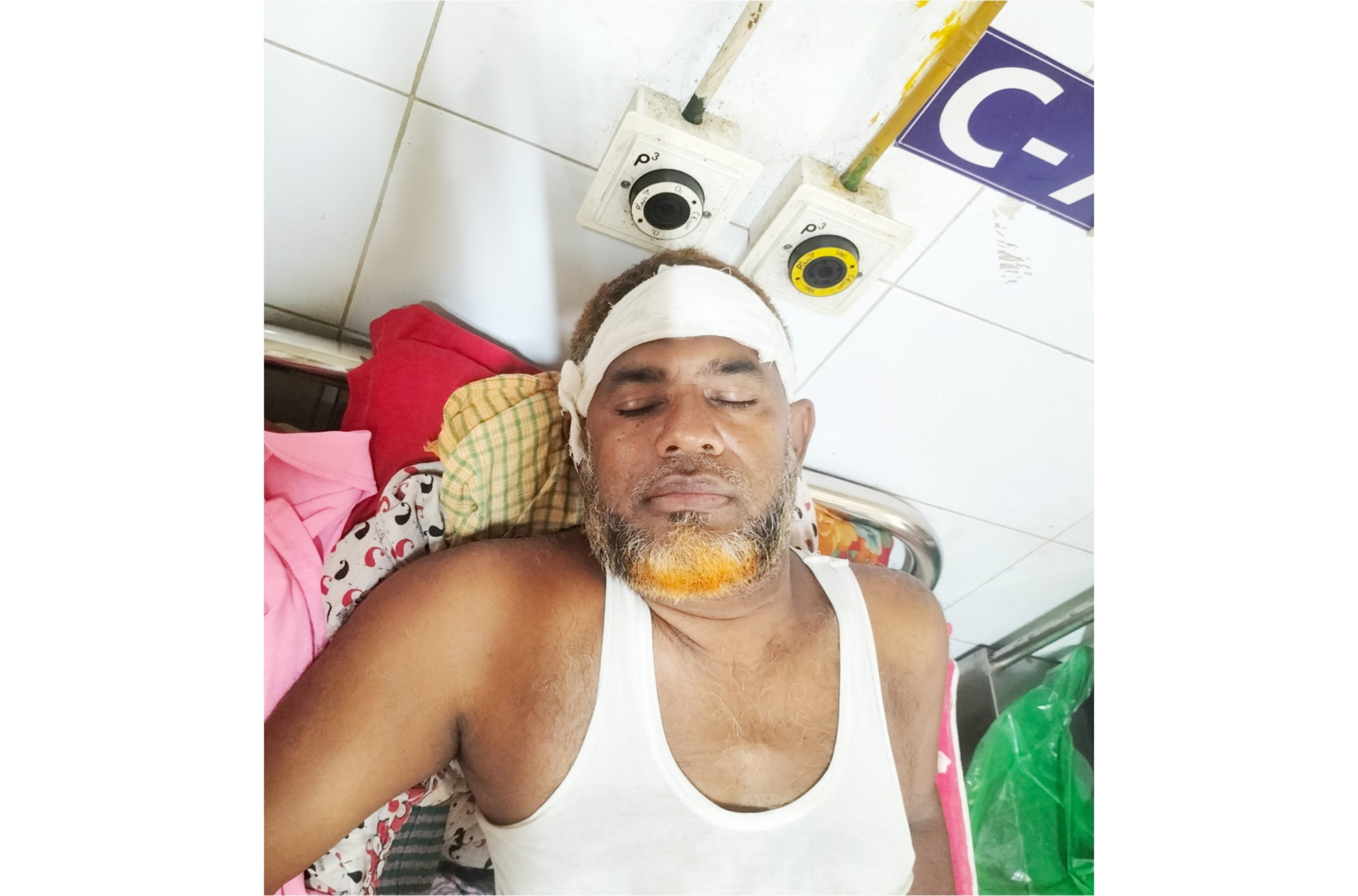 গৌরনদীতে অবৈধ স্থাপনা উচ্ছেদ করাকে কেন্দ্র করে বিএনপি নেতাকে কুপিয়ে জখম