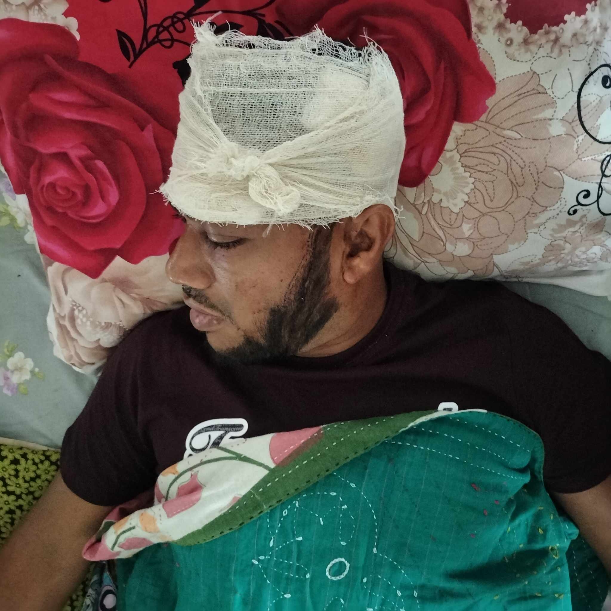 বরিশাল টুঙ্গীবাড়ীয়ায় পরিবহন ড্রাইভারকে পিটিয়ে আহত