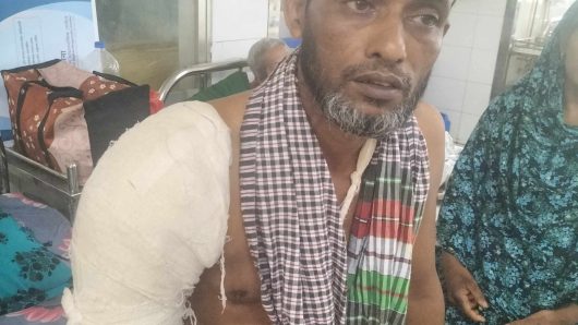 বাবুগঞ্জে অভ্যন্তরীণ কোন্দলের জের,কৃষক দল নেতার ভেঙ্গে দিল হাত