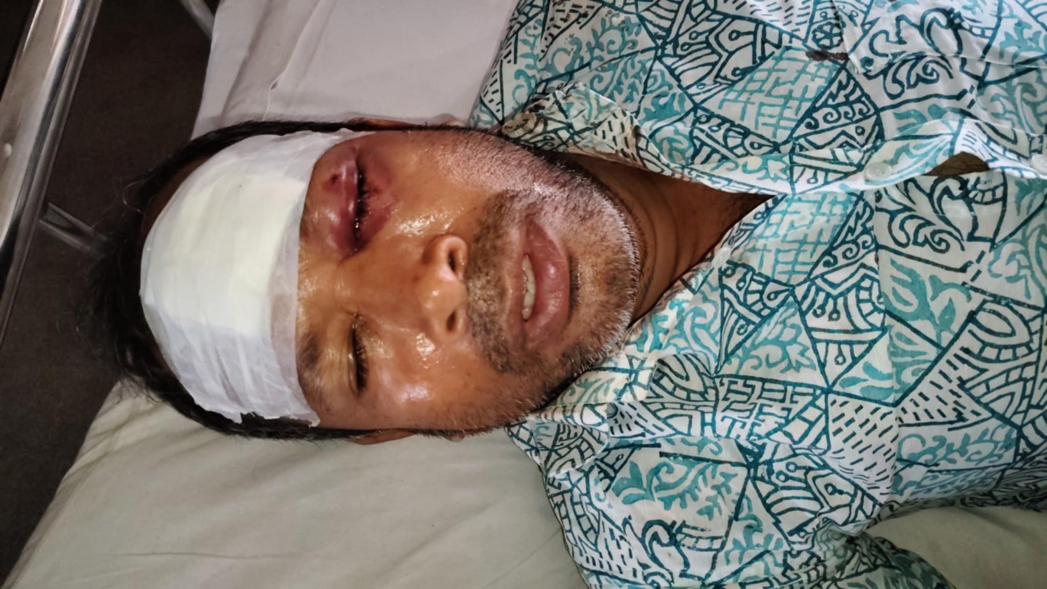 কলাপাড়ায় আইনজীবীকে কুপিয়ে হত্যা চেষ্টার অভিযোগ 
