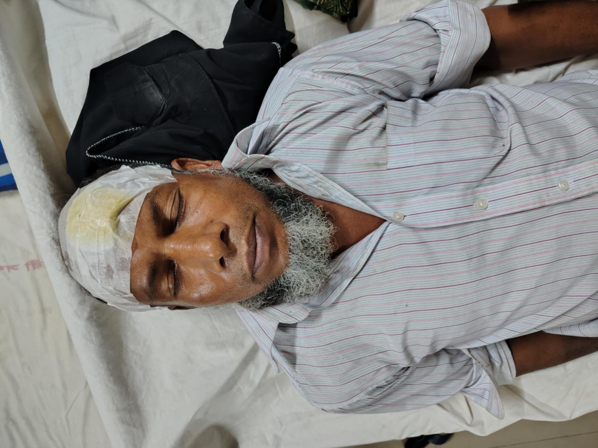 বাকেরগঞ্জে মসজিদের পুকুরে গরু গোসল নিয়ে দ্বন্দ্বে সংঘর্ষে, আহত- ২