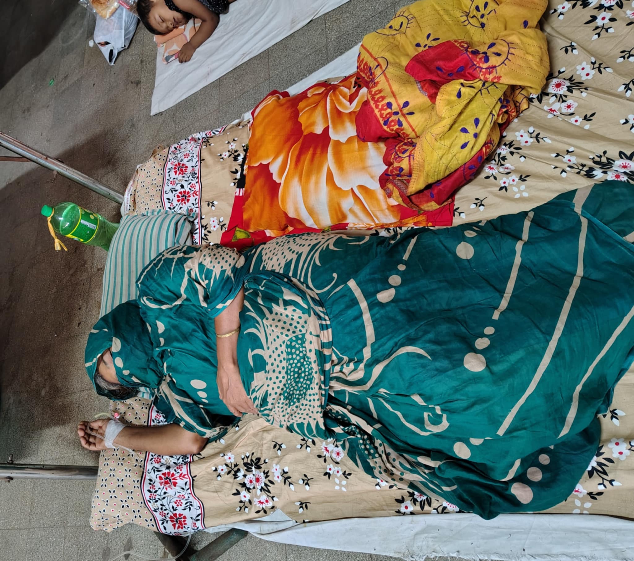 ঝালোকাঠিতে বৃদ্ধাকে পিটিয়ে হত্যা চেষ্টা অভিযোগ মেম্বার ও তার স্ত্রীর বিরুদ্ধে