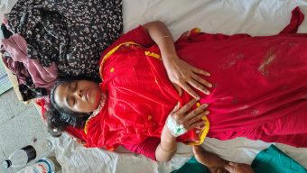 গৌরনদীতে পূর্ব শত্রুতায় মহিলাকে পিটিয়ে আহত