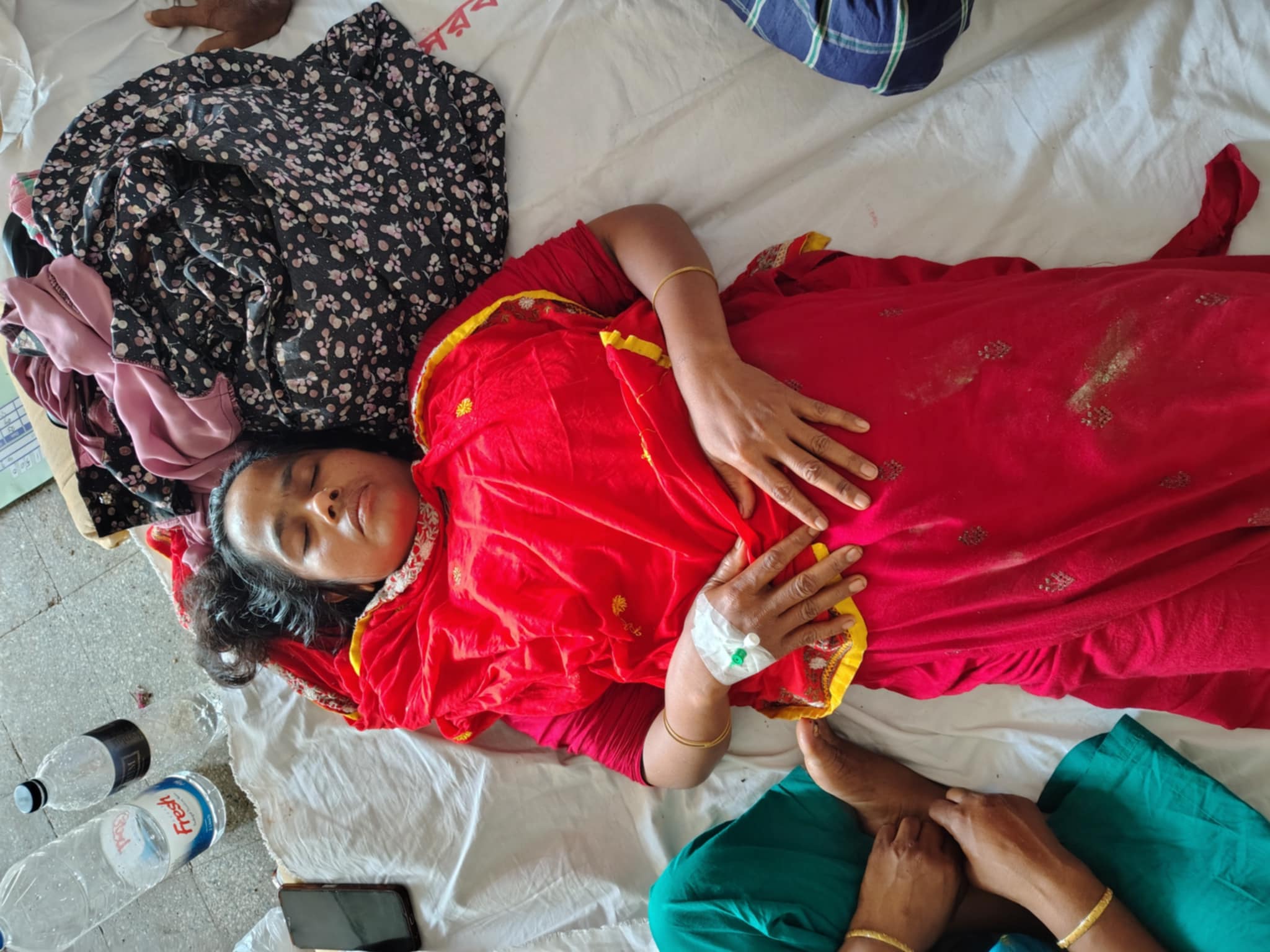গৌরনদীতে পূর্ব শত্রুতায় মহিলাকে পিটিয়ে আহত