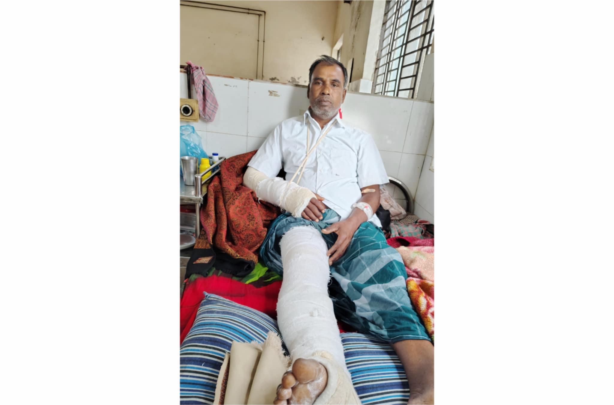 নেছারাবাদে সাবেক মেম্বারকে পিটিয়ে হাত পা ভেঙ্গে দেয়ার অভিযোগ