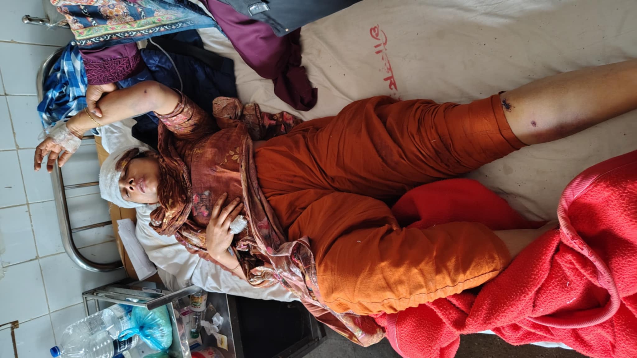 ভান্ডারিয়ায় গৃহবধূকে নৃশংসভাবে কুপিয়ে জখম, হাসপাতালে