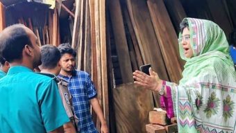 বরিশালে মায়ের ওয়ারিশি জমি মেরামতে বাধার অভিযোগ নারী নেত্রীর